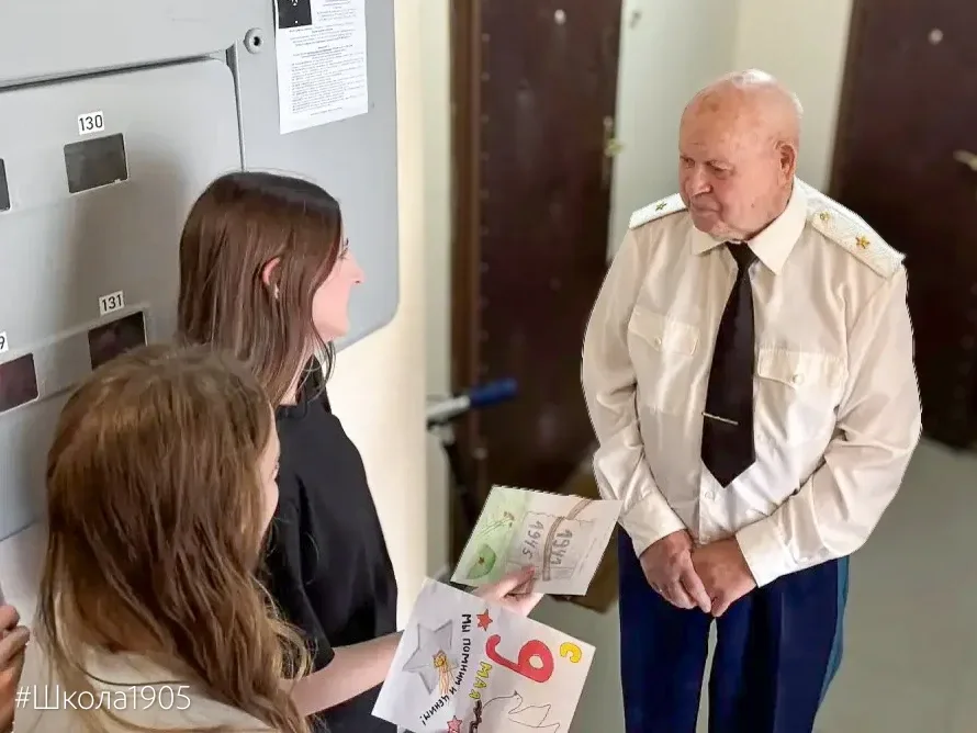 🎗️ Спасибо за пример мужества и преданности делу  Наши волонтёры поздравили поздравили с Днем Победы