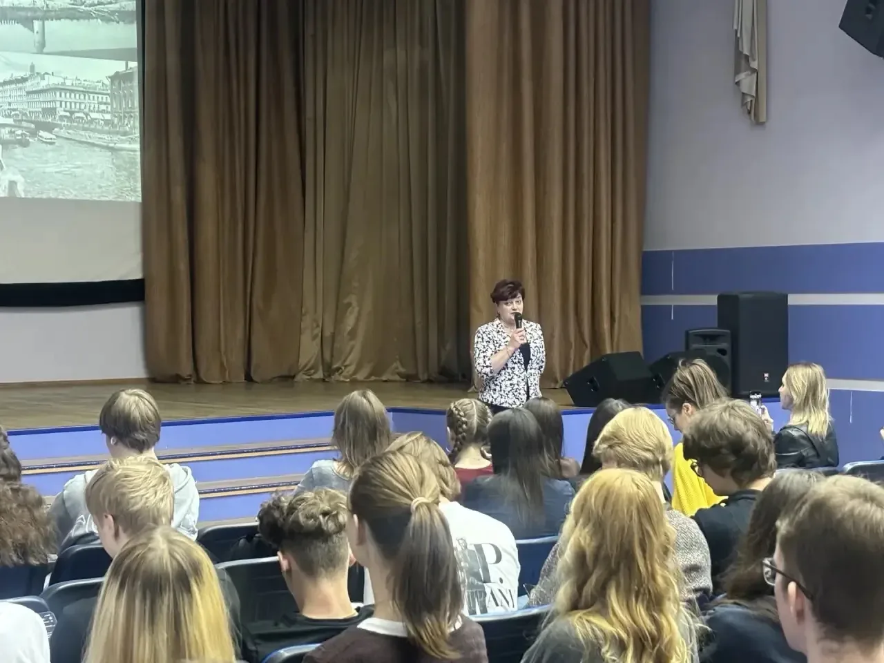 💫Погрузились в эпоху Серебряного века  🎶В нашей школе состоялось творческое мероприятие «Музыка и по