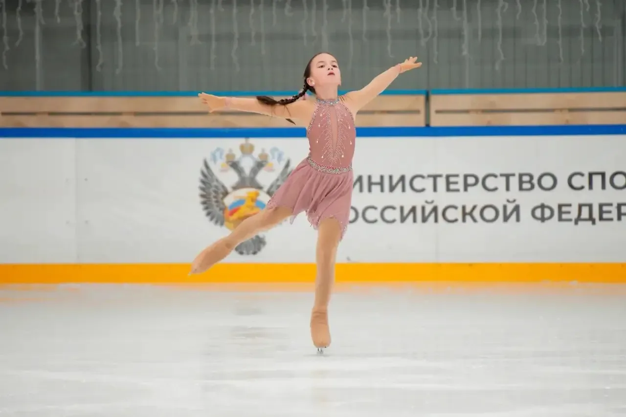 Лёд, музыка и победа: успехи нашей Александры ⛸️✨  В нашей школе растут настоящие звёздочки — талант