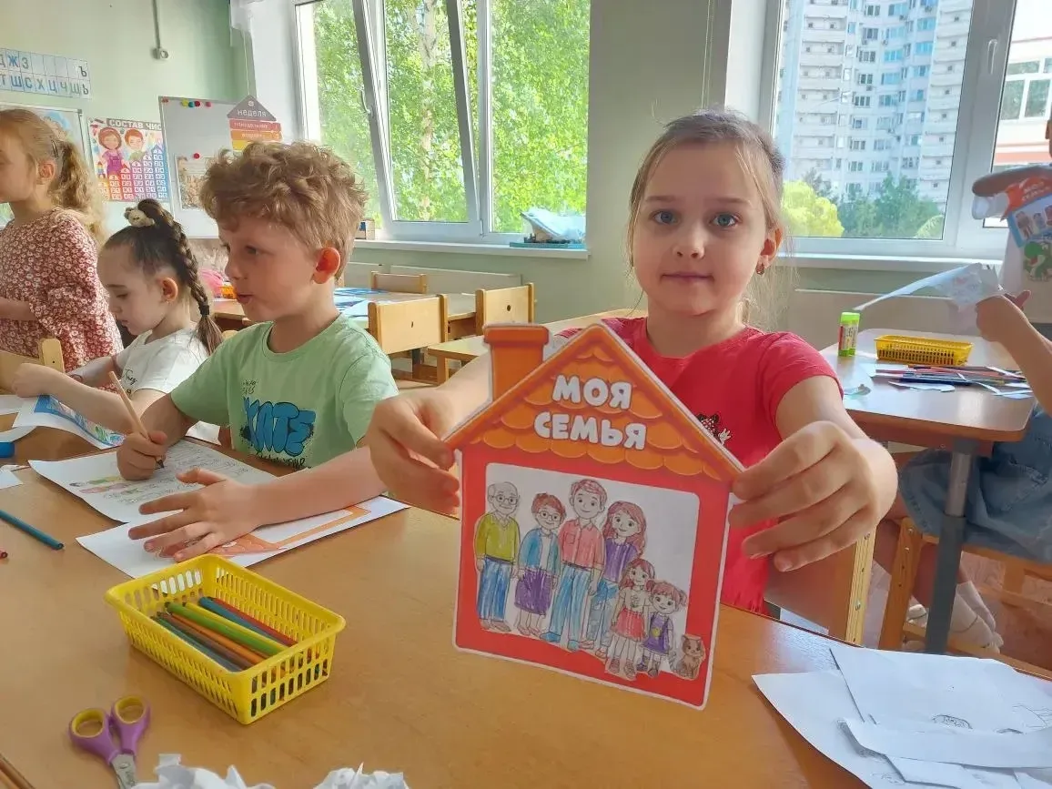 👨‍👩‍👧‍👦 Тепло семьи — в детских сердцах 💛  В нашем детском саду прошёл творческий мастер-класс, посв