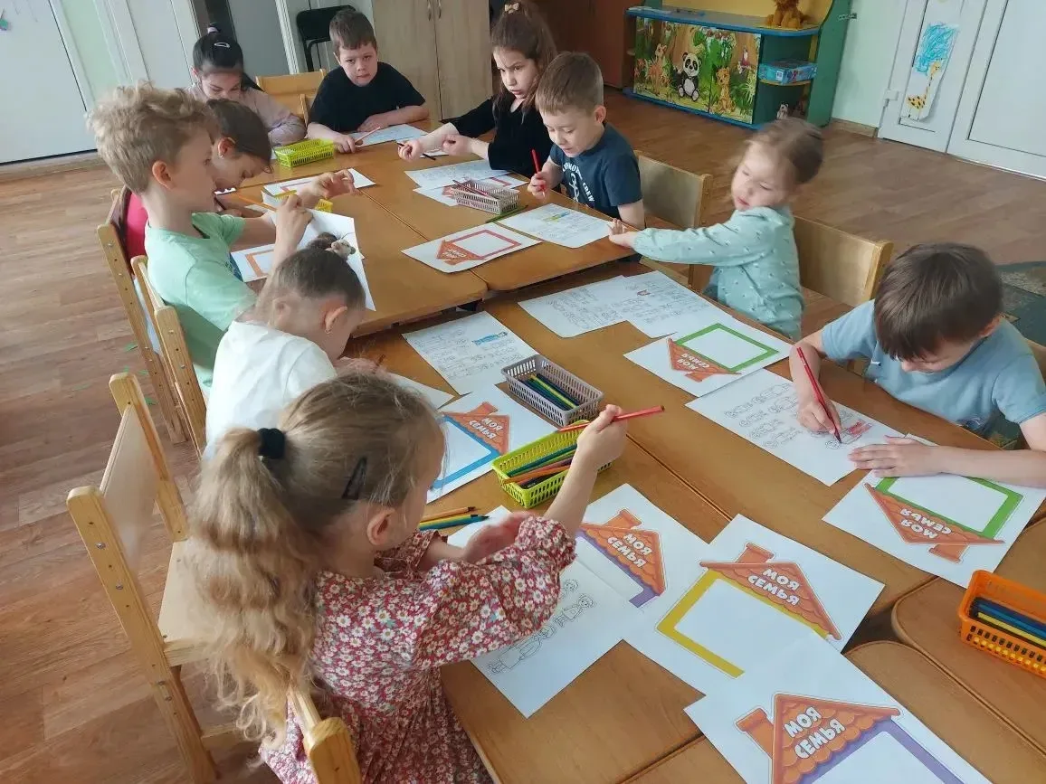👨‍👩‍👧‍👦 Тепло семьи — в детских сердцах 💛  В нашем детском саду прошёл творческий мастер-класс, посв