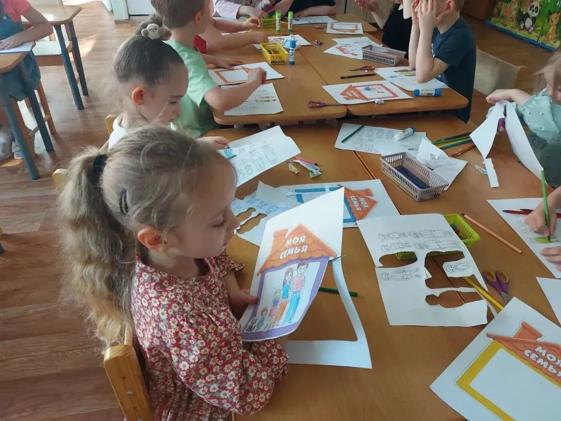 👨‍👩‍👧‍👦 Тепло семьи — в детских сердцах 💛  В нашем детском саду прошёл творческий мастер-класс, посв