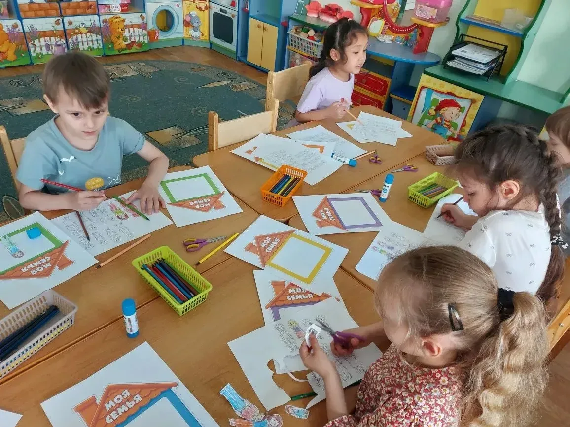 👨‍👩‍👧‍👦 Тепло семьи — в детских сердцах 💛  В нашем детском саду прошёл творческий мастер-класс, посв