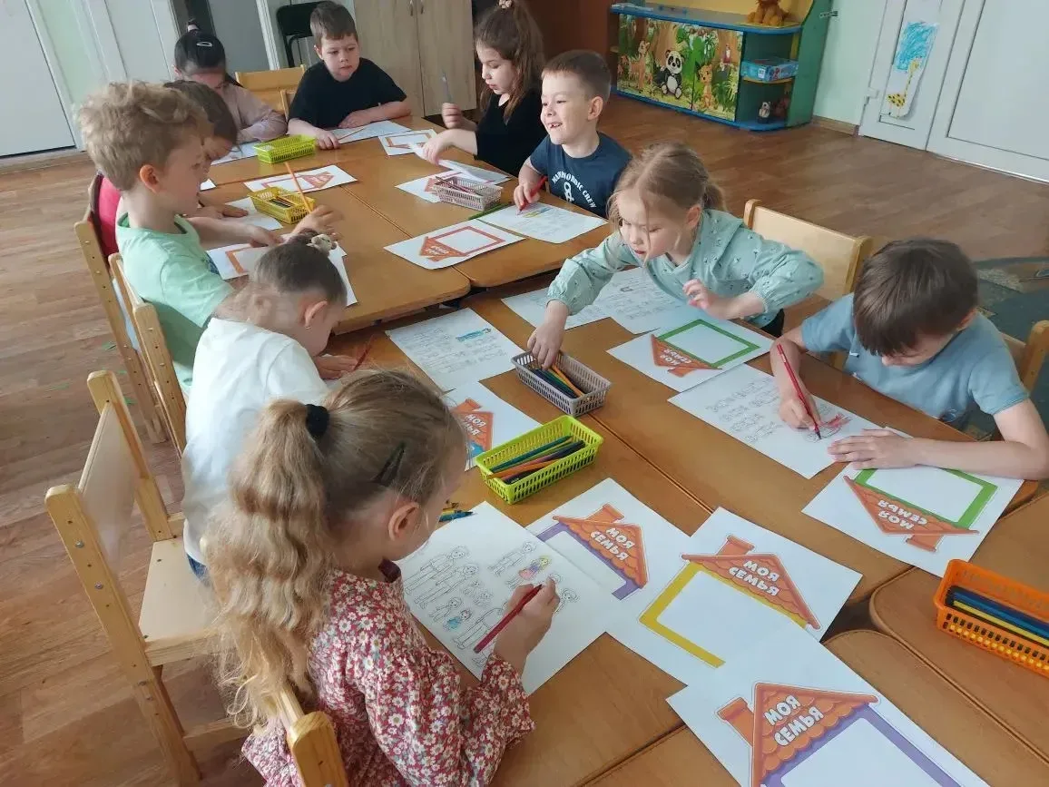 👨‍👩‍👧‍👦 Тепло семьи — в детских сердцах 💛  В нашем детском саду прошёл творческий мастер-класс, посв