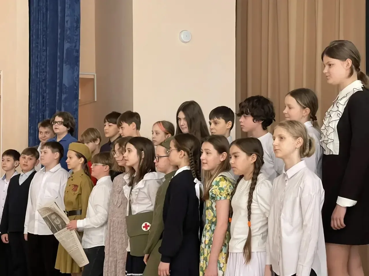 Пятиклассники нашей школы стали настоящими героями сцены на ежегодном фестивале инсценировки военно-