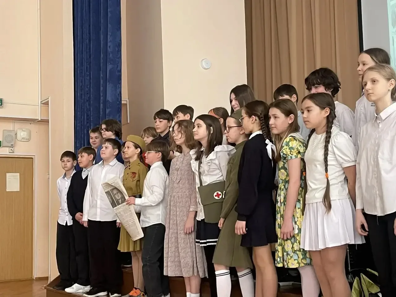 Пятиклассники нашей школы стали настоящими героями сцены на ежегодном фестивале инсценировки военно-