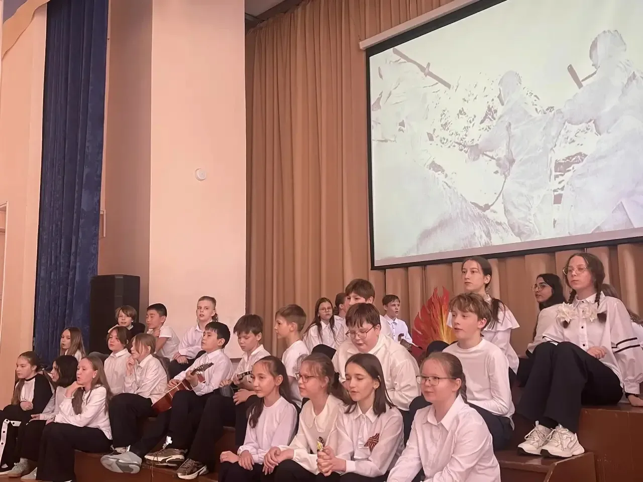 Пятиклассники нашей школы стали настоящими героями сцены на ежегодном фестивале инсценировки военно-