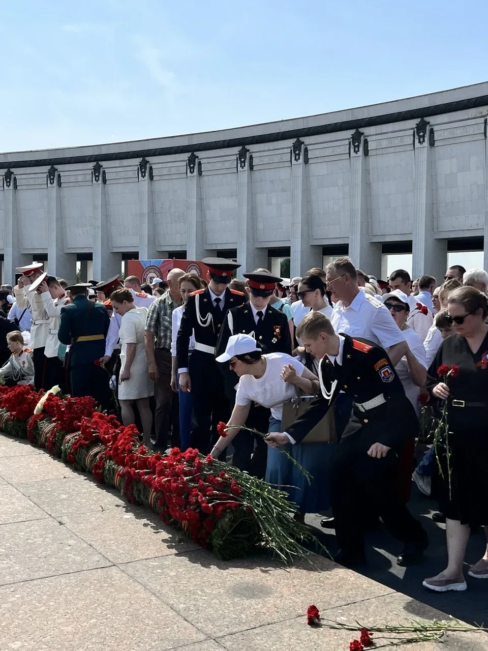 🇷🇺 «Не прервется связь поколений» 🇷🇺  Кадеты 8 класса нашей школы приняли участие в Параде кадетског