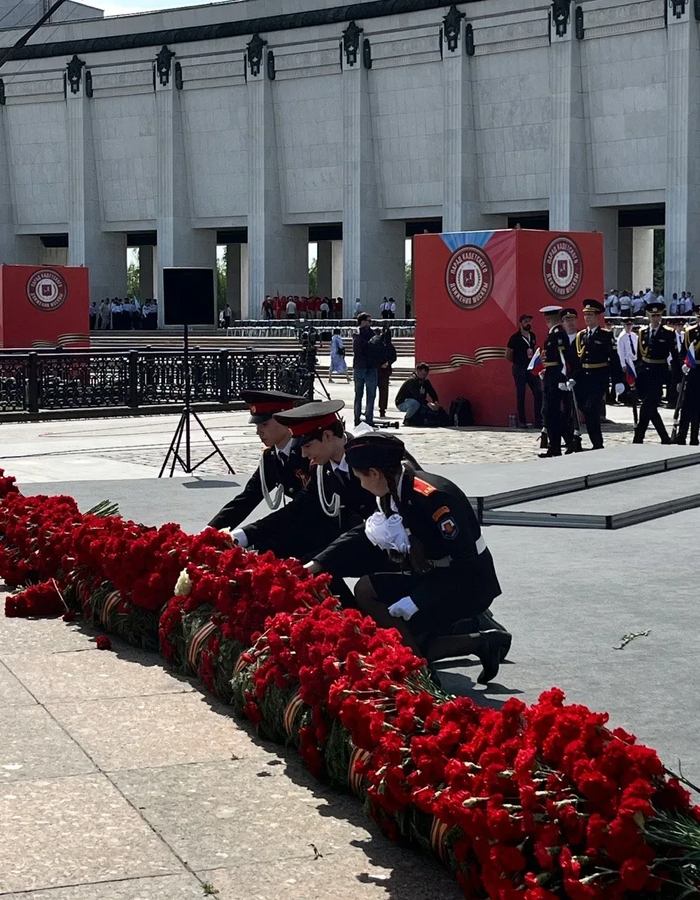 🇷🇺 «Не прервется связь поколений» 🇷🇺  Кадеты 8 класса нашей школы приняли участие в Параде кадетског