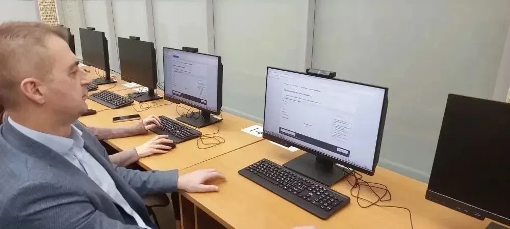 📚 В 2025–2026 учебном году для девятиклассников экзамены по 6 предметам проходят в компьютерной форм