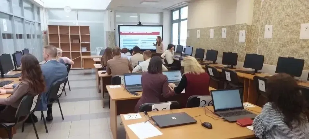 📚 В 2025–2026 учебном году для девятиклассников экзамены по 6 предметам проходят в компьютерной форм
