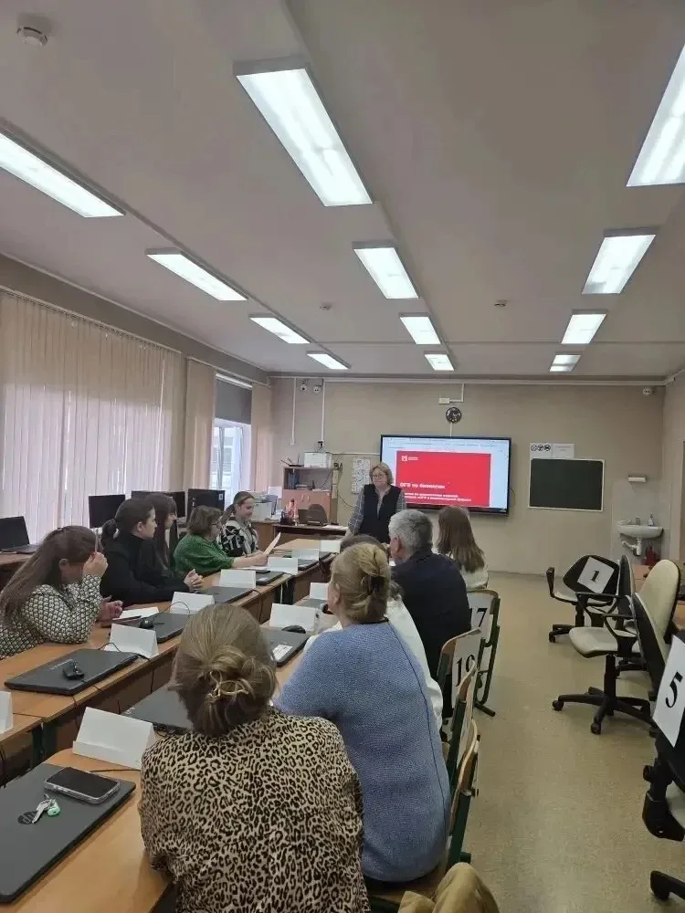 📚 В 2025–2026 учебном году для девятиклассников экзамены по 6 предметам проходят в компьютерной форм