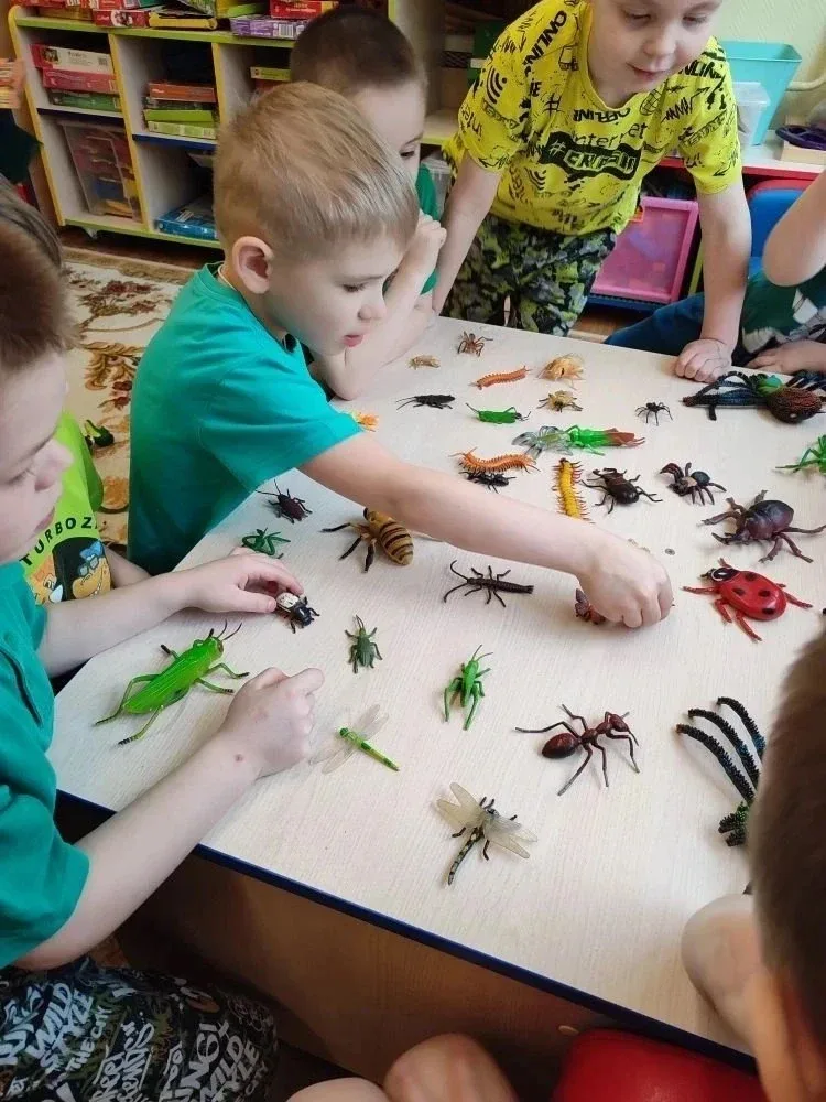 🐞 Всё, что ползёт, летит и жужжит: неделя насекомых в детском саду!  Ребята изучали насекомых, их по