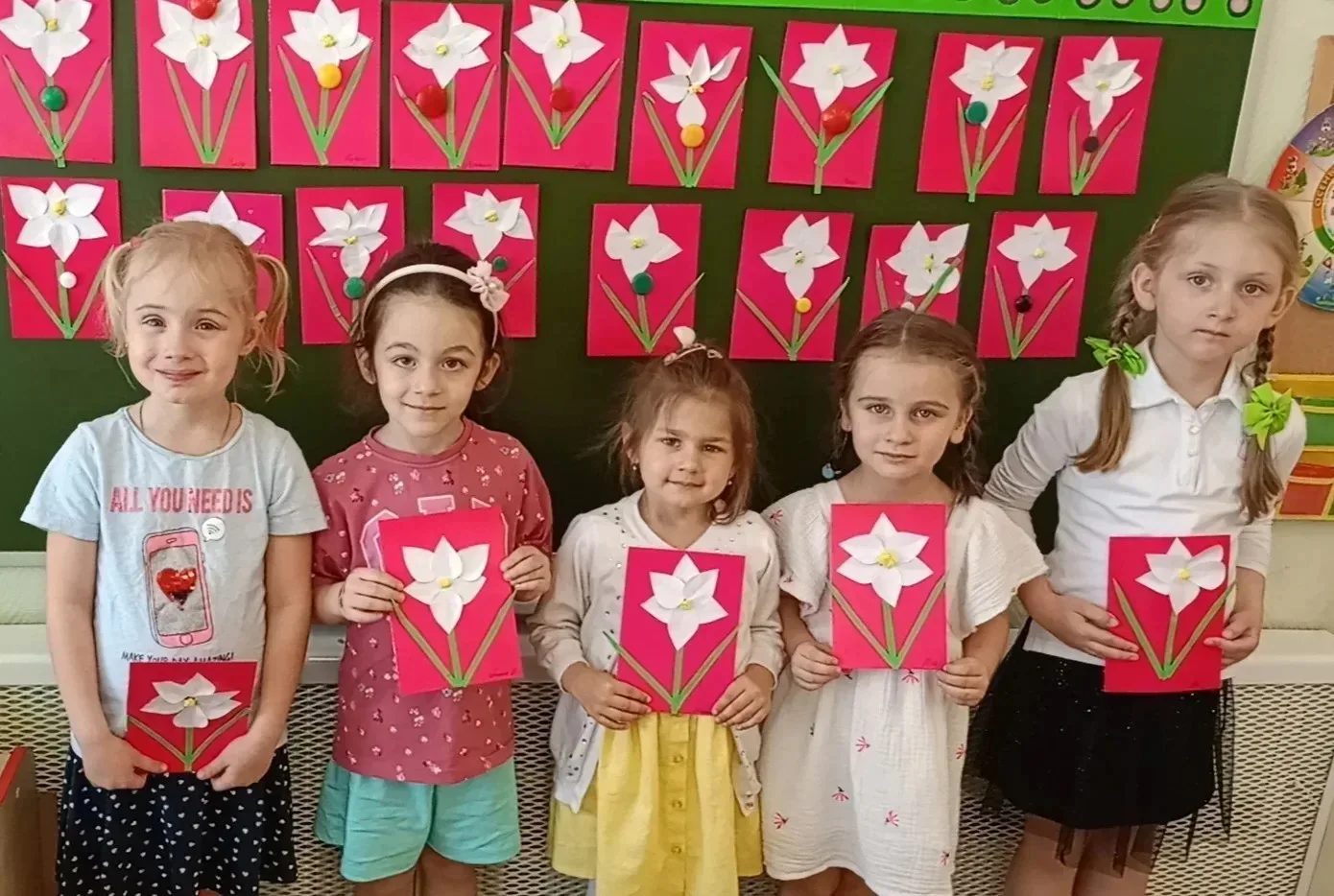 🌸 «Цветущая весна»: знакомство с природой через красоту и заботу  В дошкольных отделениях прошла тем