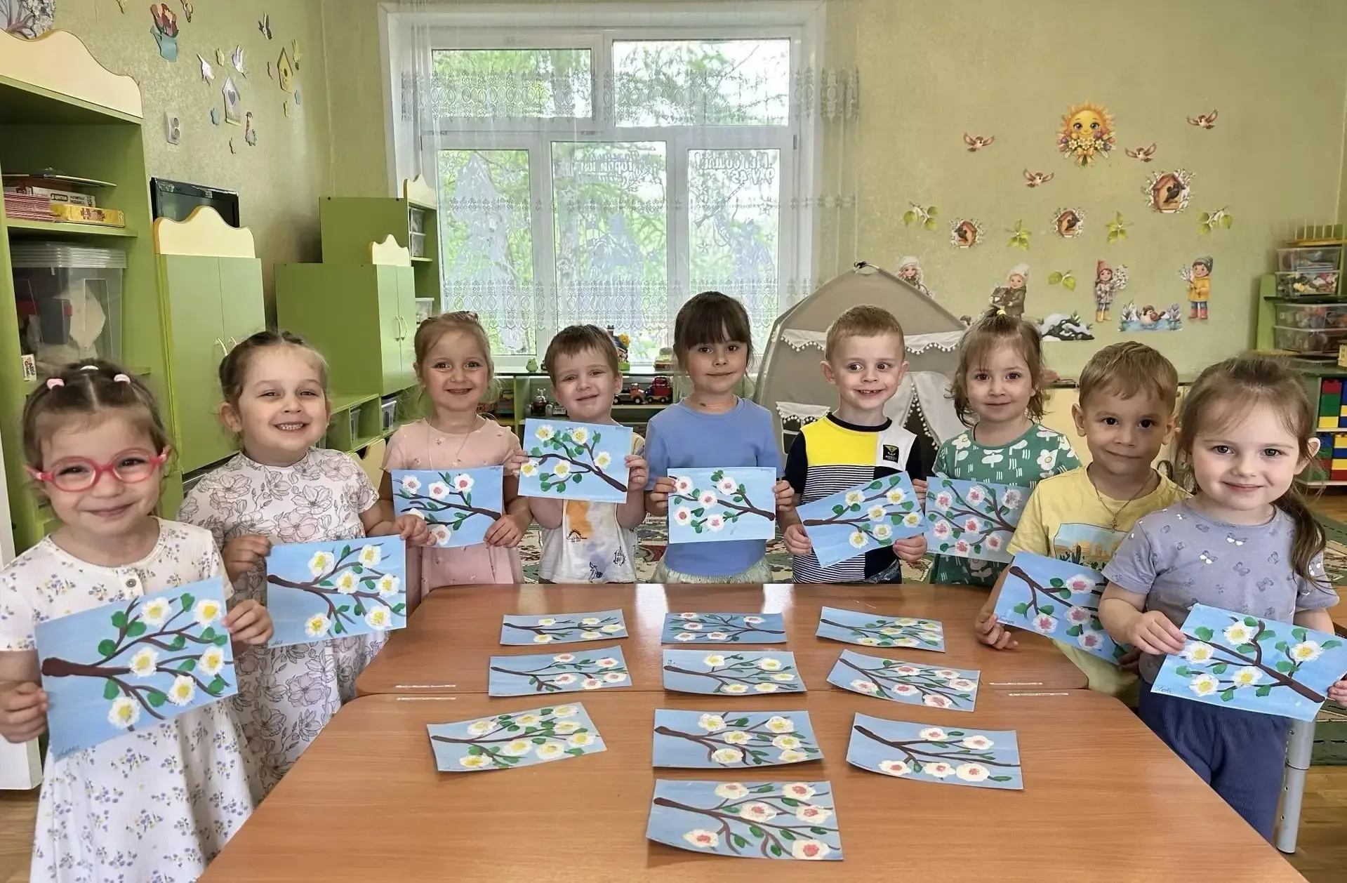 🌸 «Цветущая весна»: знакомство с природой через красоту и заботу  В дошкольных отделениях прошла тем