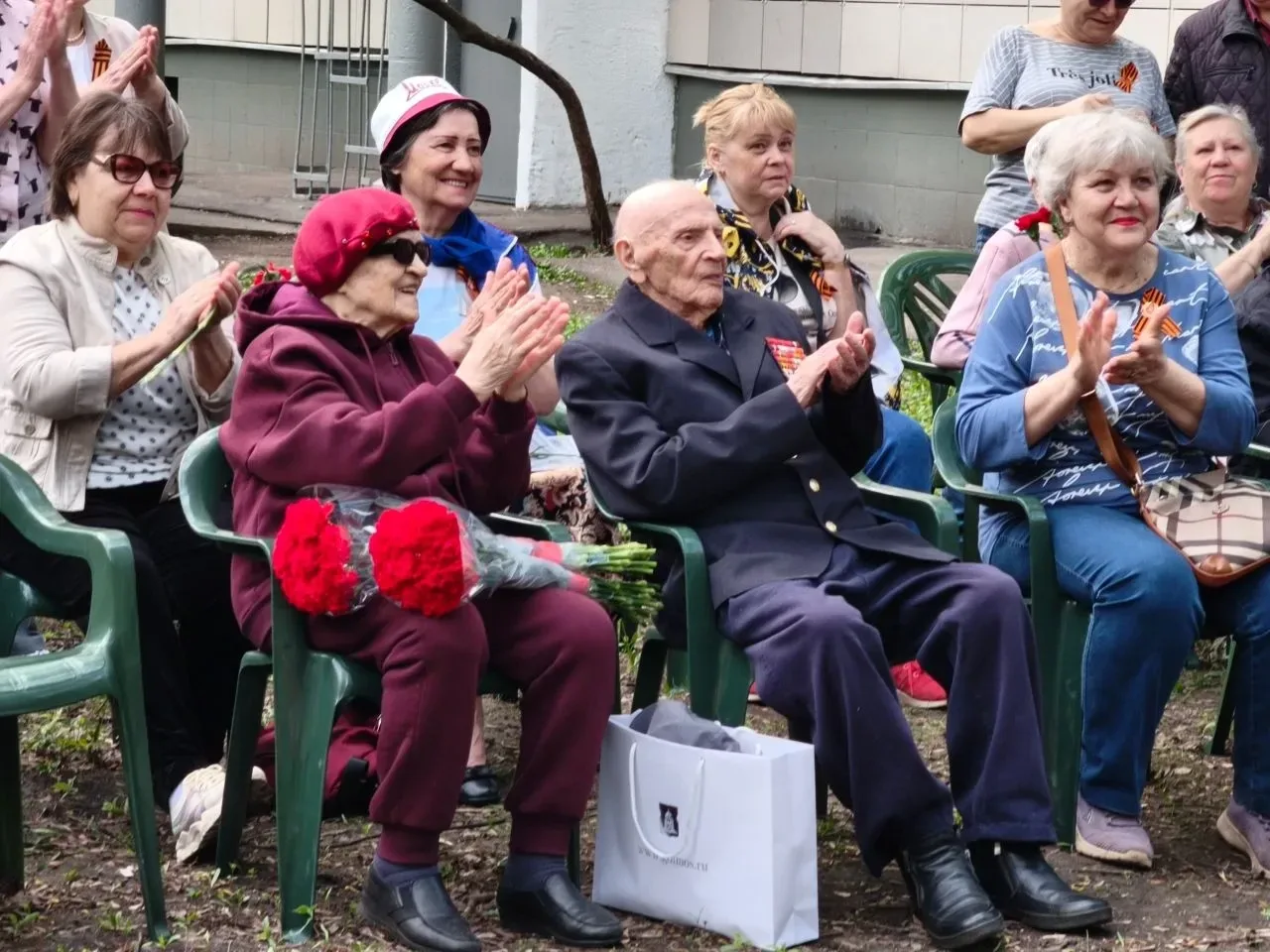 🎗️ Накануне 81-й годовщины Победы в Великой Отечественной войне волонтёры "Школа Лидера " приняли уч