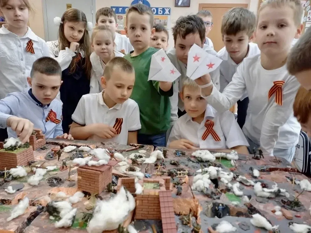 ⭐️ «Битва в миниатюре»  - ученики 2‑х классов смастерили макет сражения ВОв⭐️  🟢В рамках всероссийск