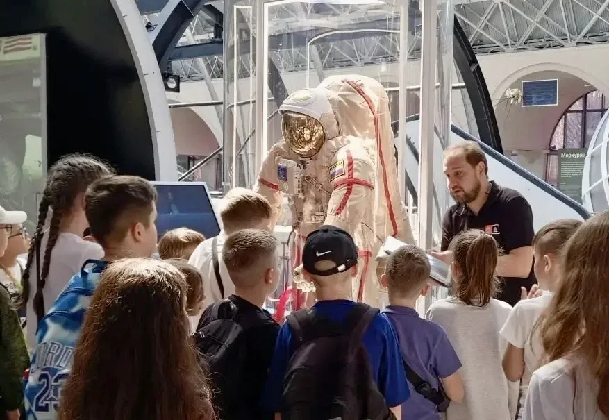 🚀Экскурсия в Музей космонавтики и авиации на ВДНХ🚀  🔼На прошлой неделе ученики 4 «Е» и 3 «Д» классов