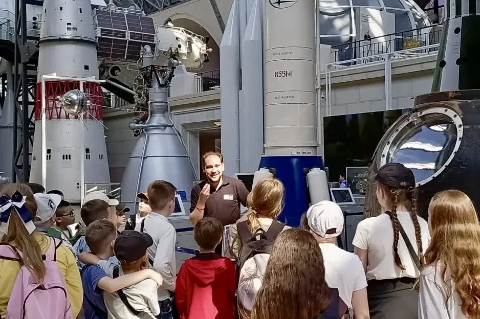 🚀Экскурсия в Музей космонавтики и авиации на ВДНХ🚀  🔼На прошлой неделе ученики 4 «Е» и 3 «Д» классов