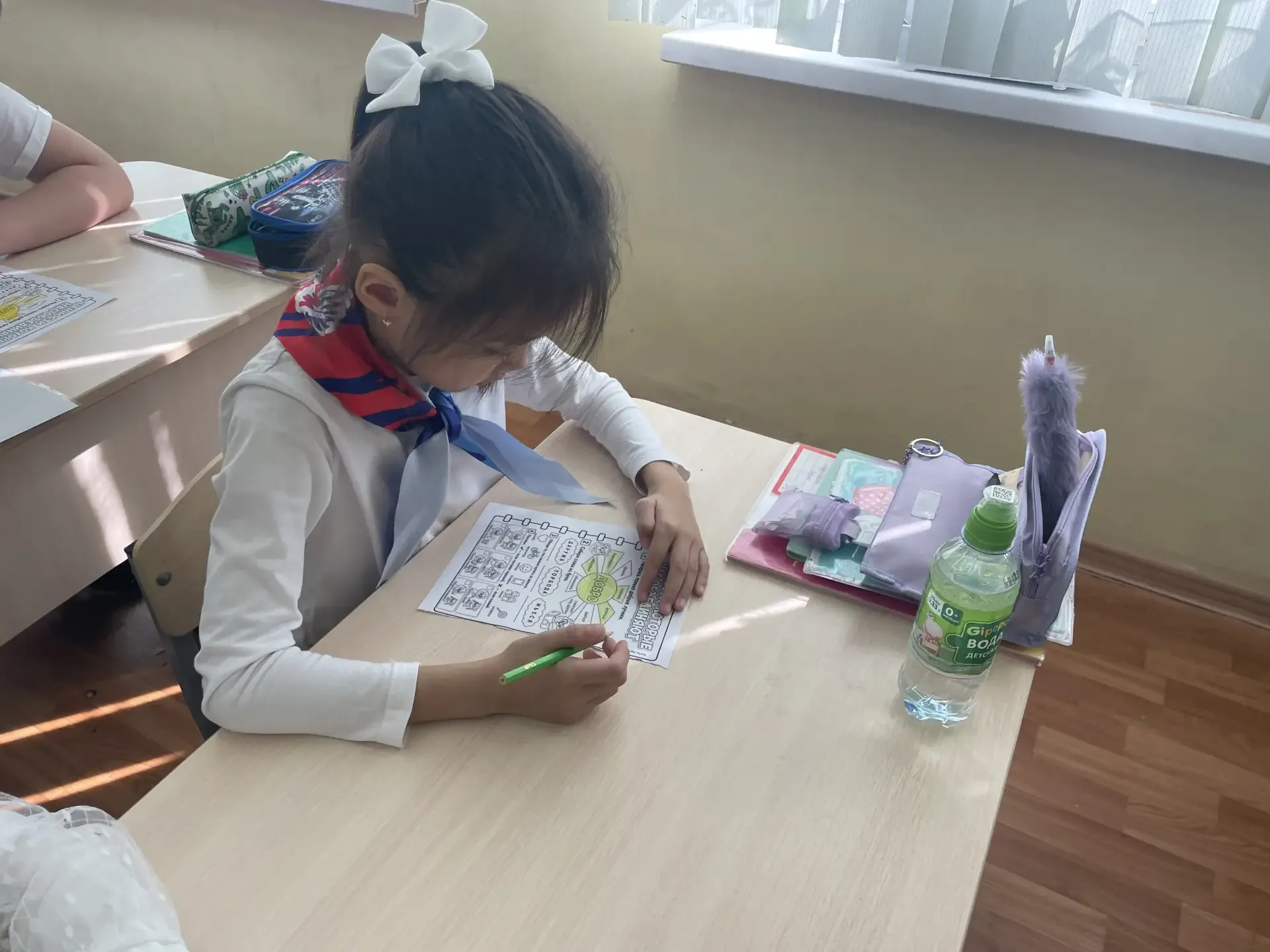 Внутренний компас человека 🧭  После торжественного поднятия флага школьный день продолжился «Разгово
