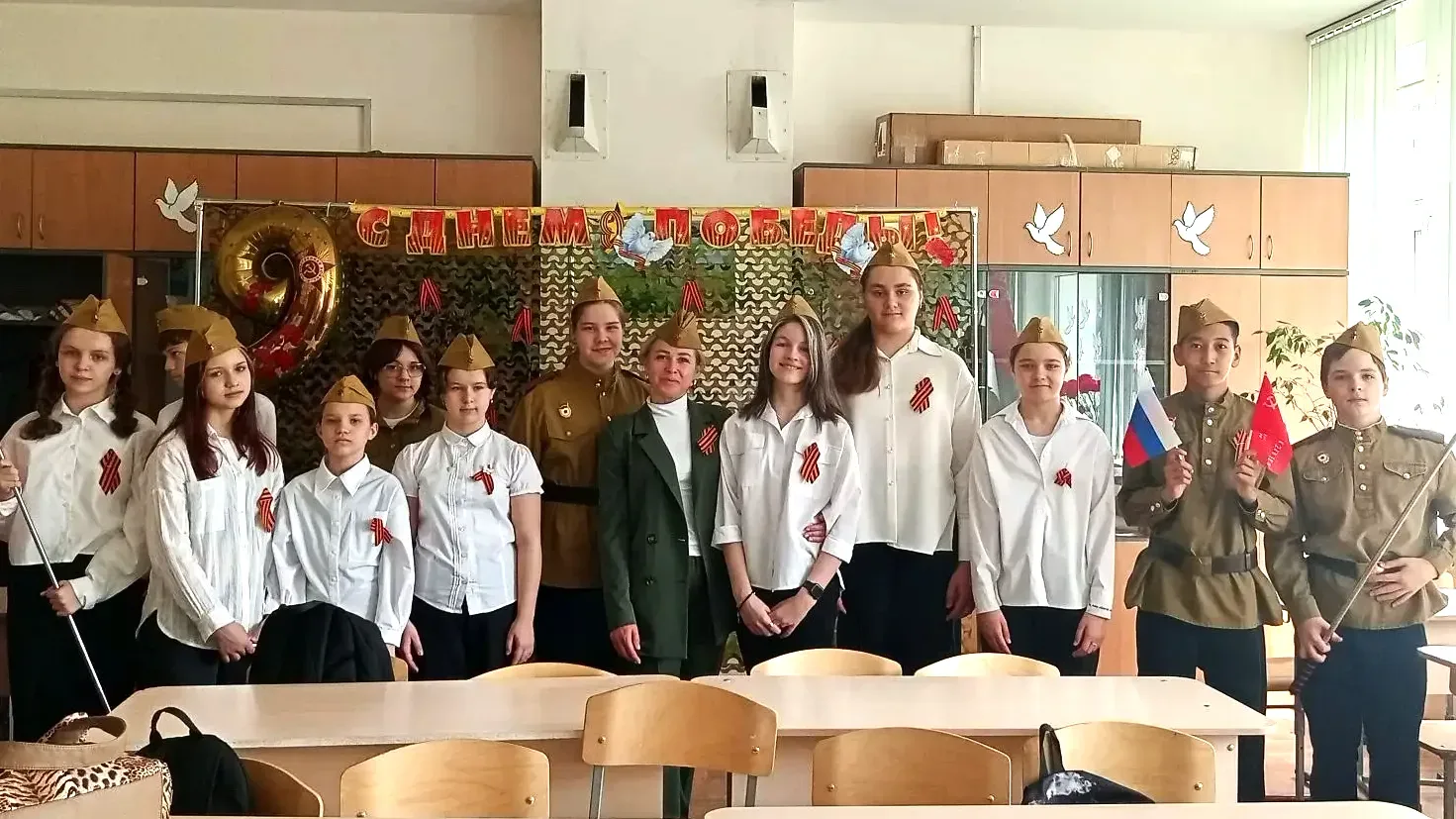 Дань памяти героям 🕊️  В преддверии Дня Великой Победы в нашей школе прошли мероприятия, посвящённые