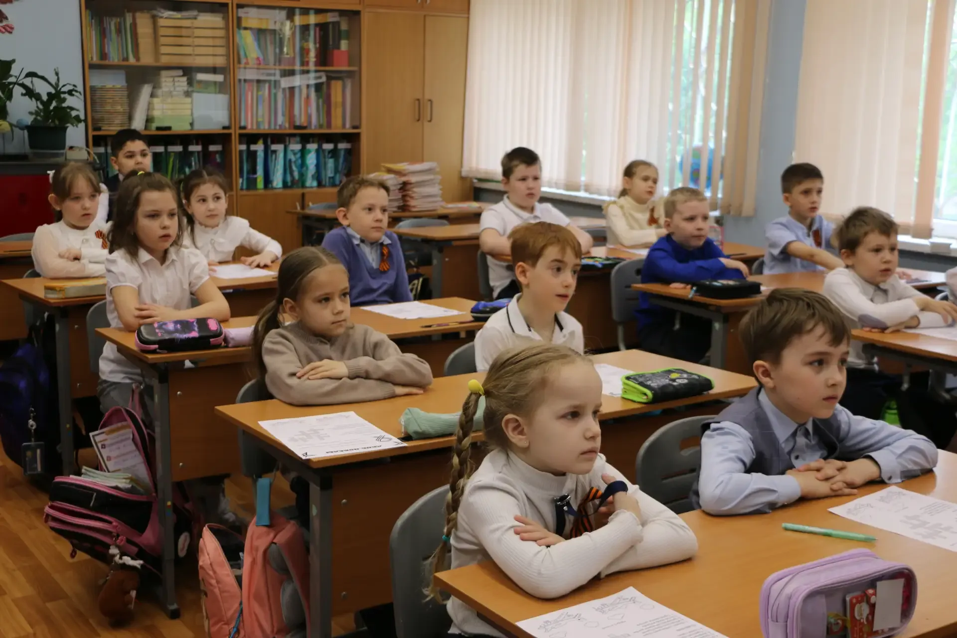Дань памяти героям 🕊️  В преддверии Дня Великой Победы в нашей школе прошли мероприятия, посвящённые