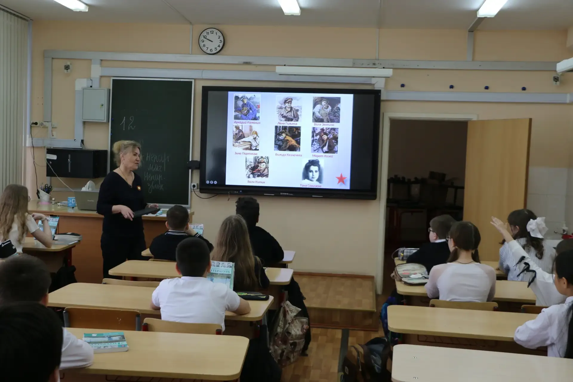 Дань памяти героям 🕊️  В преддверии Дня Великой Победы в нашей школе прошли мероприятия, посвящённые