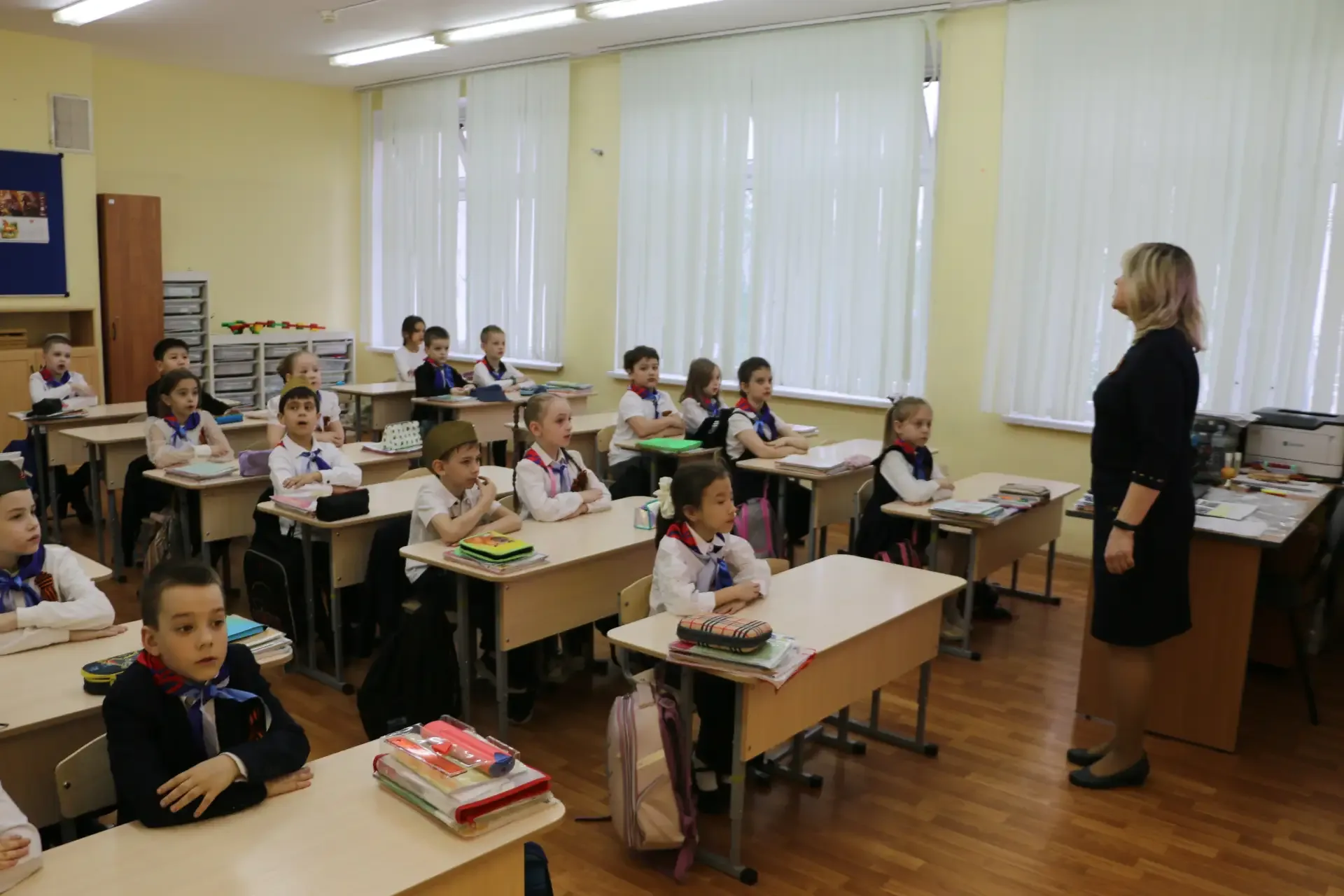 Дань памяти героям 🕊️  В преддверии Дня Великой Победы в нашей школе прошли мероприятия, посвящённые