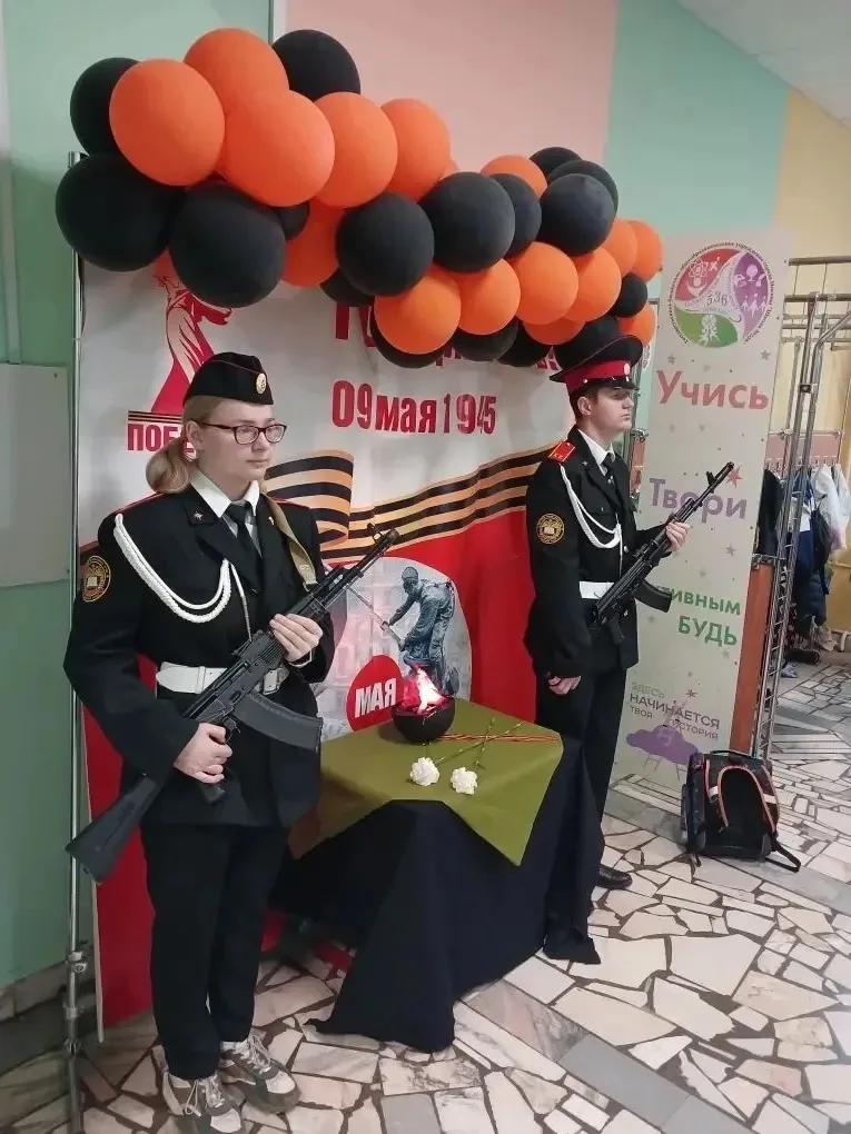🇷🇺🕊️ Память, которую мы бережно храним  На территории Севастопольского корпуса участники военно-патр