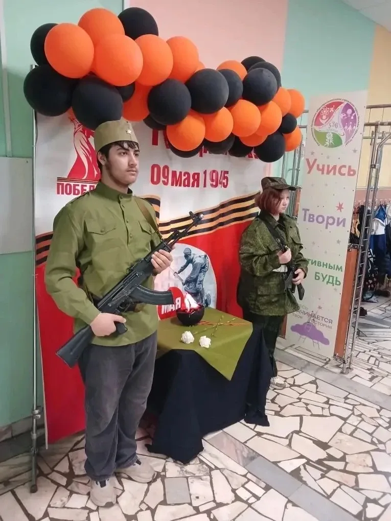 🇷🇺🕊️ Память, которую мы бережно храним  На территории Севастопольского корпуса участники военно-патр