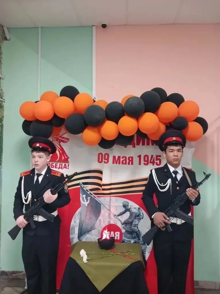 🇷🇺🕊️ Память, которую мы бережно храним  На территории Севастопольского корпуса участники военно-патр