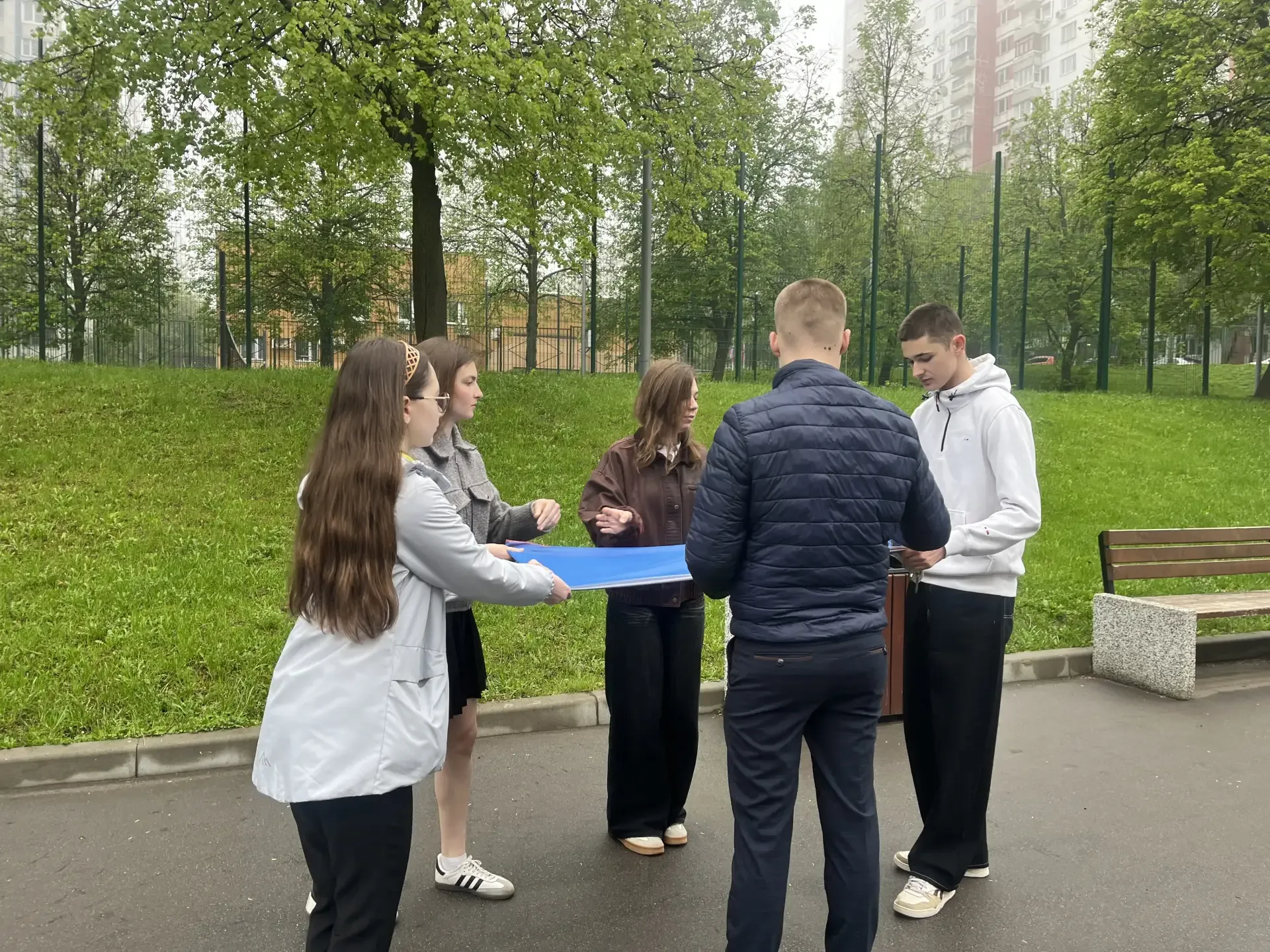 ПОДЪЕМ ФЛАГА  🇷🇺 Новая учебная неделя по традиции началась с торжественной церемонии поднятия флага 