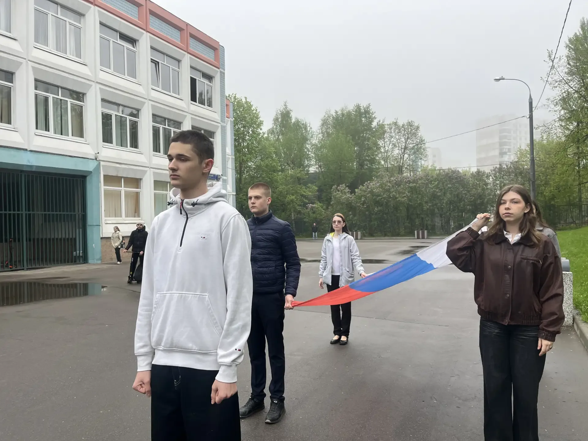 ПОДЪЕМ ФЛАГА  🇷🇺 Новая учебная неделя по традиции началась с торжественной церемонии поднятия флага 