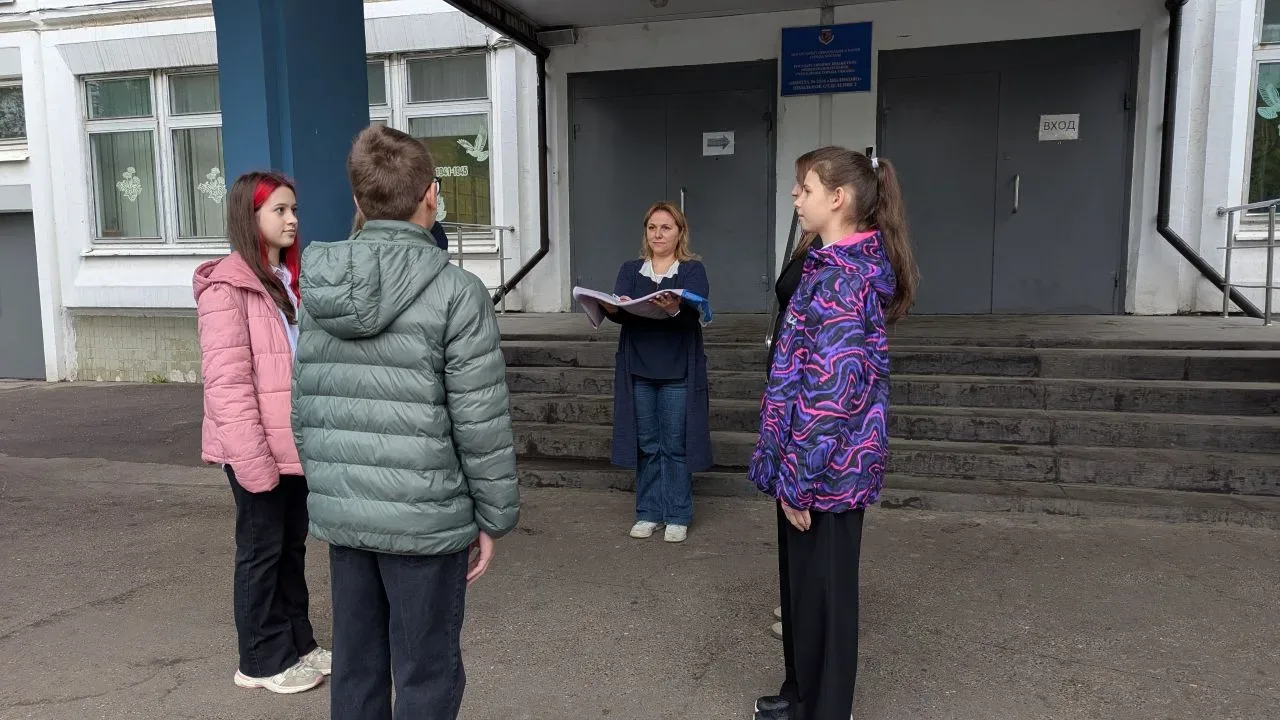 ПОДЪЕМ ФЛАГА  🇷🇺 Новая учебная неделя по традиции началась с торжественной церемонии поднятия флага 
