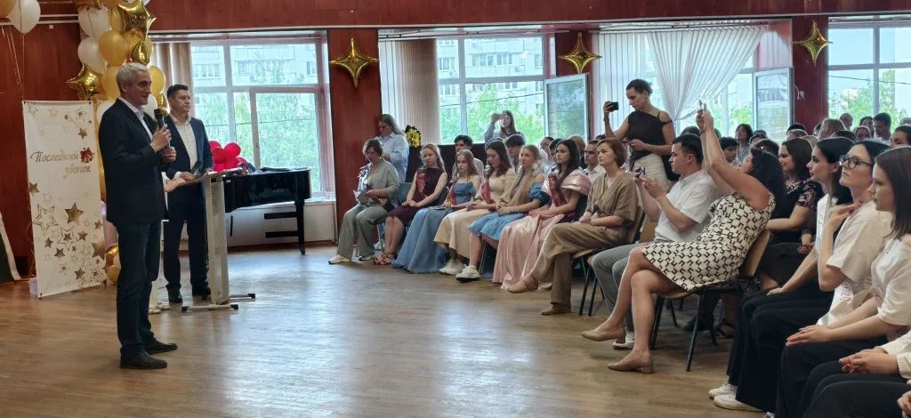 ПОСЛЕДНИЙ ЗВОНОК ДЛЯ 11-Х КЛАССОВ  🔔 Прозвенел Последний звонок для наших 11-классников! Отгремели п