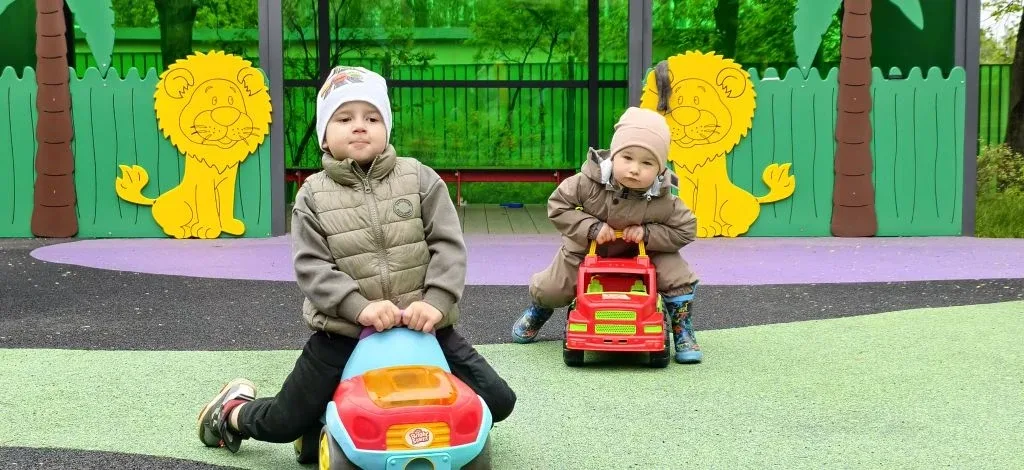 ПРИВЕТ ОТ ДОШКОЛЯТ  🌟Малыши дошкольного здания №4 отлично проводят время на свежем воздухе. Благодар