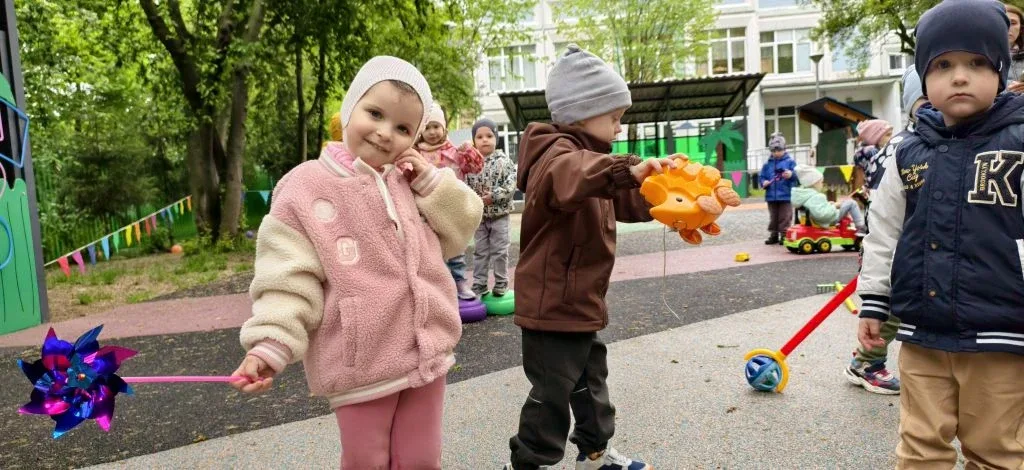 ПРИВЕТ ОТ ДОШКОЛЯТ  🌟Малыши дошкольного здания №4 отлично проводят время на свежем воздухе. Благодар