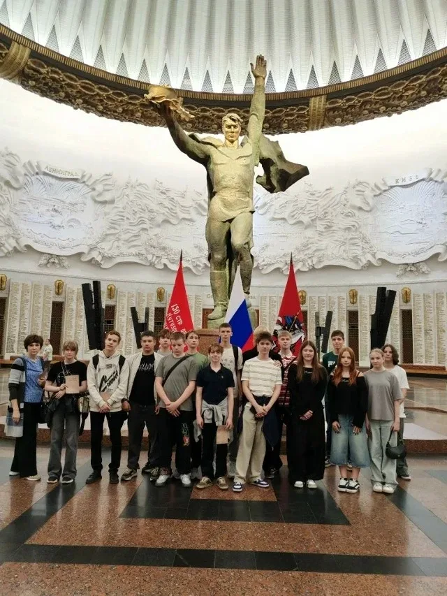 НАШИ ЭКСКУРСИИ: МУЗЕЙ ПОБЕДЫ   📜 Ребята 7 «Ж» и 8 «Д» посетили экскурсию в музее Победы «Битва за Мо