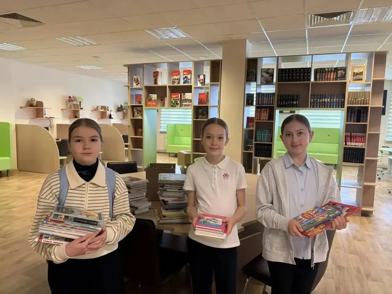 В рамках акции «Книга добра» по сбору книг для детей и подростков, проживающих на новых территориях,