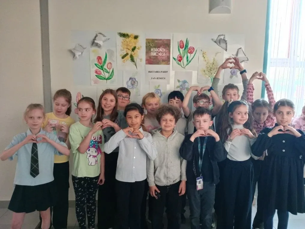 🌸  Весна уходит… но её краски остаются!  ☀️  На улице уже почти летняя жара, а в школе — настоящее в