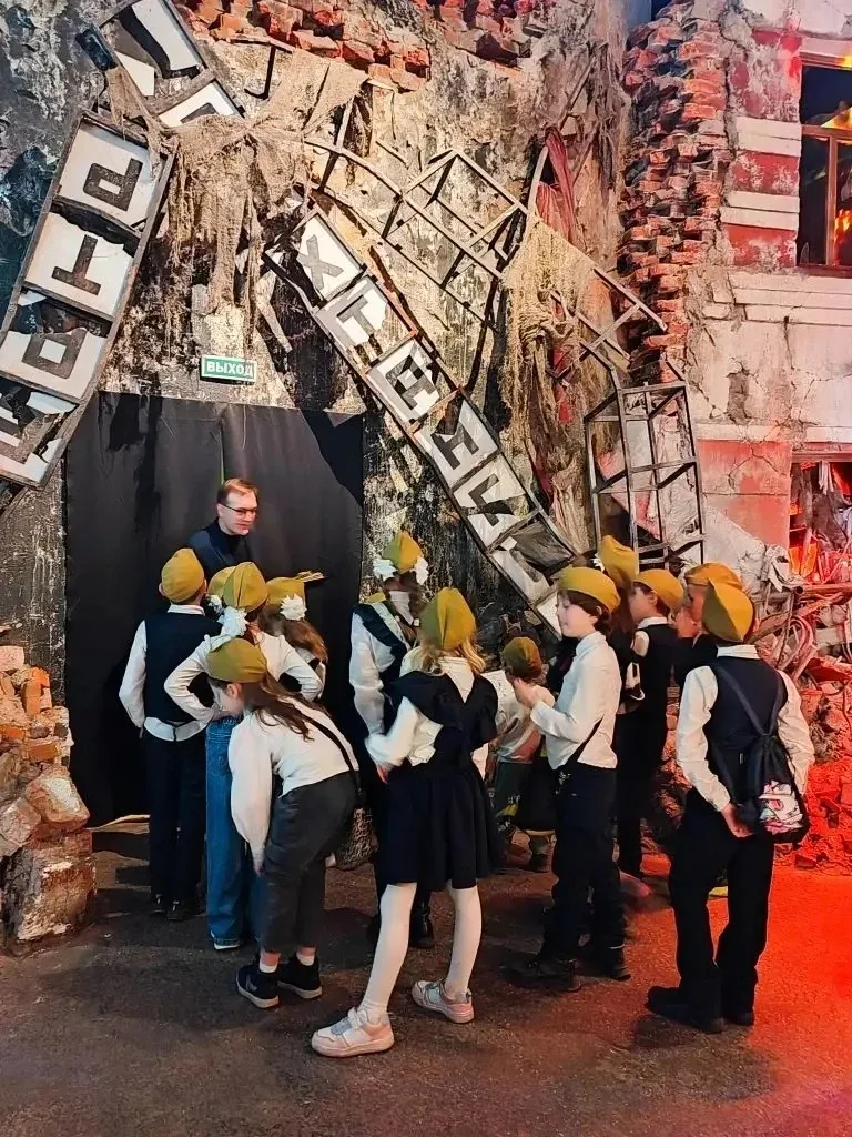 😊 Ученики 2 «Д» стали юными разведчиками в Музее Победы!  🎉 В преддверии Великого праздника — Дня По