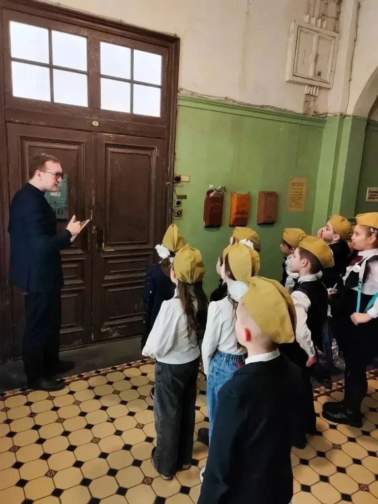 😊 Ученики 2 «Д» стали юными разведчиками в Музее Победы!  🎉 В преддверии Великого праздника — Дня По