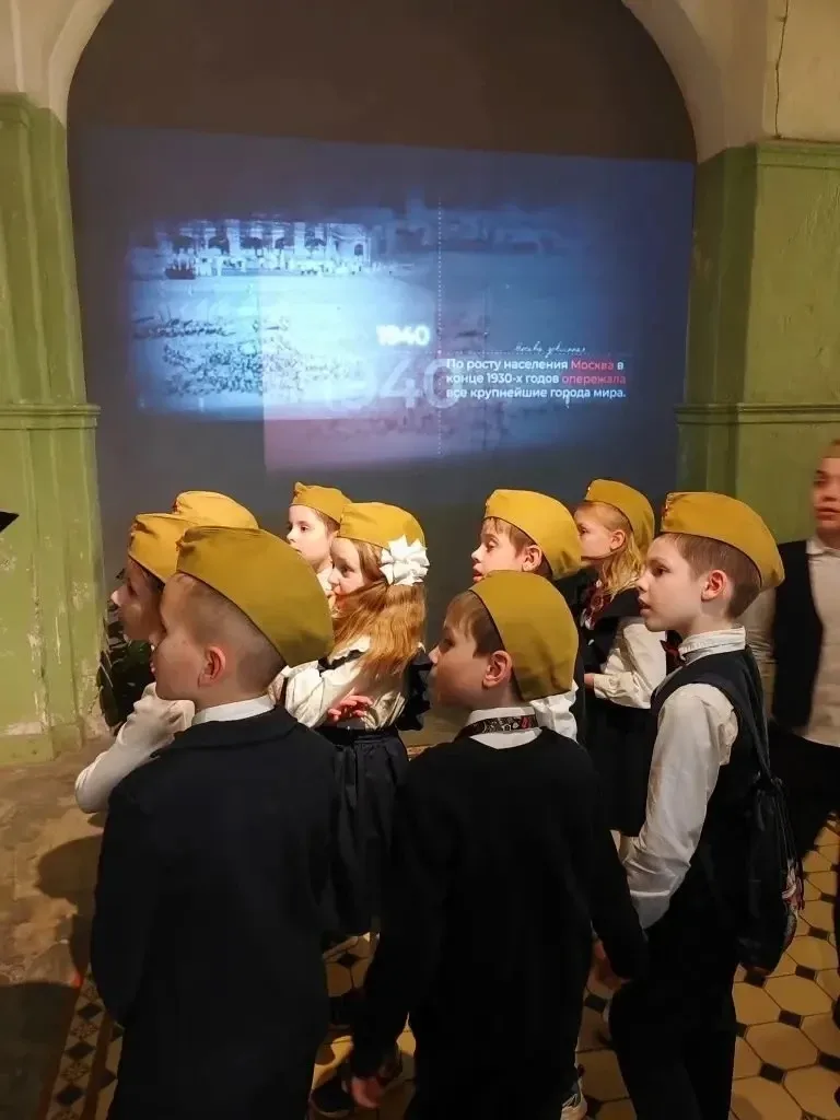 😊 Ученики 2 «Д» стали юными разведчиками в Музее Победы!  🎉 В преддверии Великого праздника — Дня По