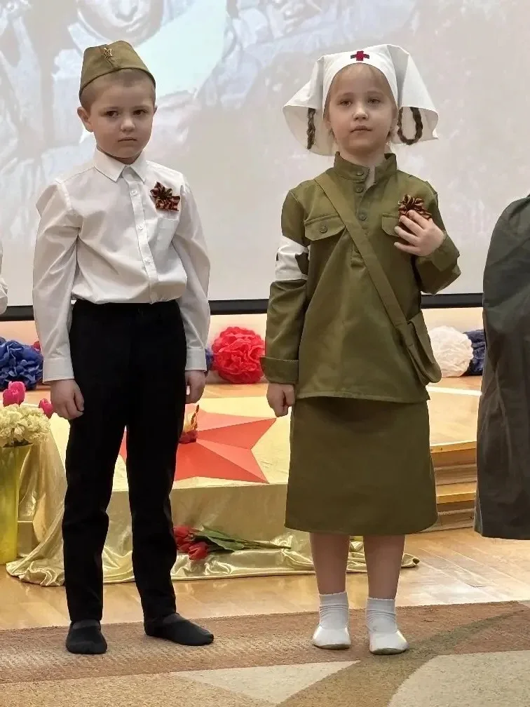 Малыши детского сада подготовили для своих родных и ветеранов праздничный концерт ко дню Победы. Соб