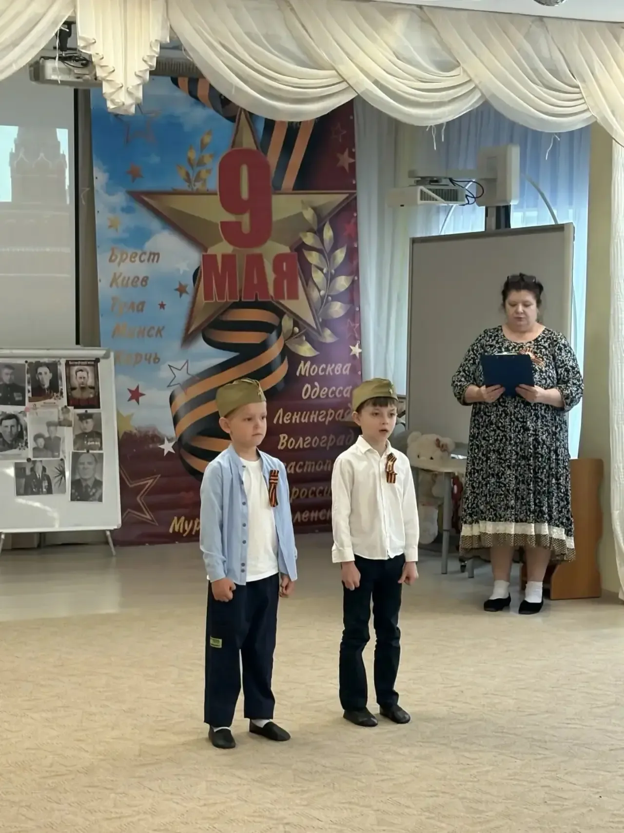 Накануне 9 мая юные артисты, наши дошколята, подарили зрителям трогательные мероприятия, посвященные