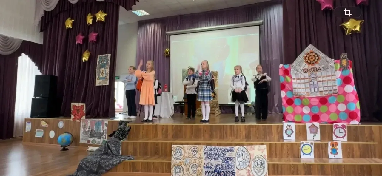 🎭На сцене школы ожила «Сказка о потерянном времени»!   🎊Главные роли в спектакле исполнили ученики н