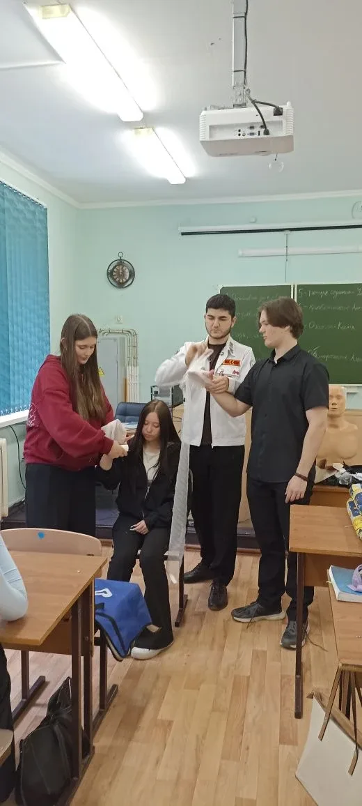 🚨 ПЕРВАЯ ПОМОЩЬ 🚨 ⚡Лицеисты принимают участие в проекте, направленном на подготовку и обучение основ