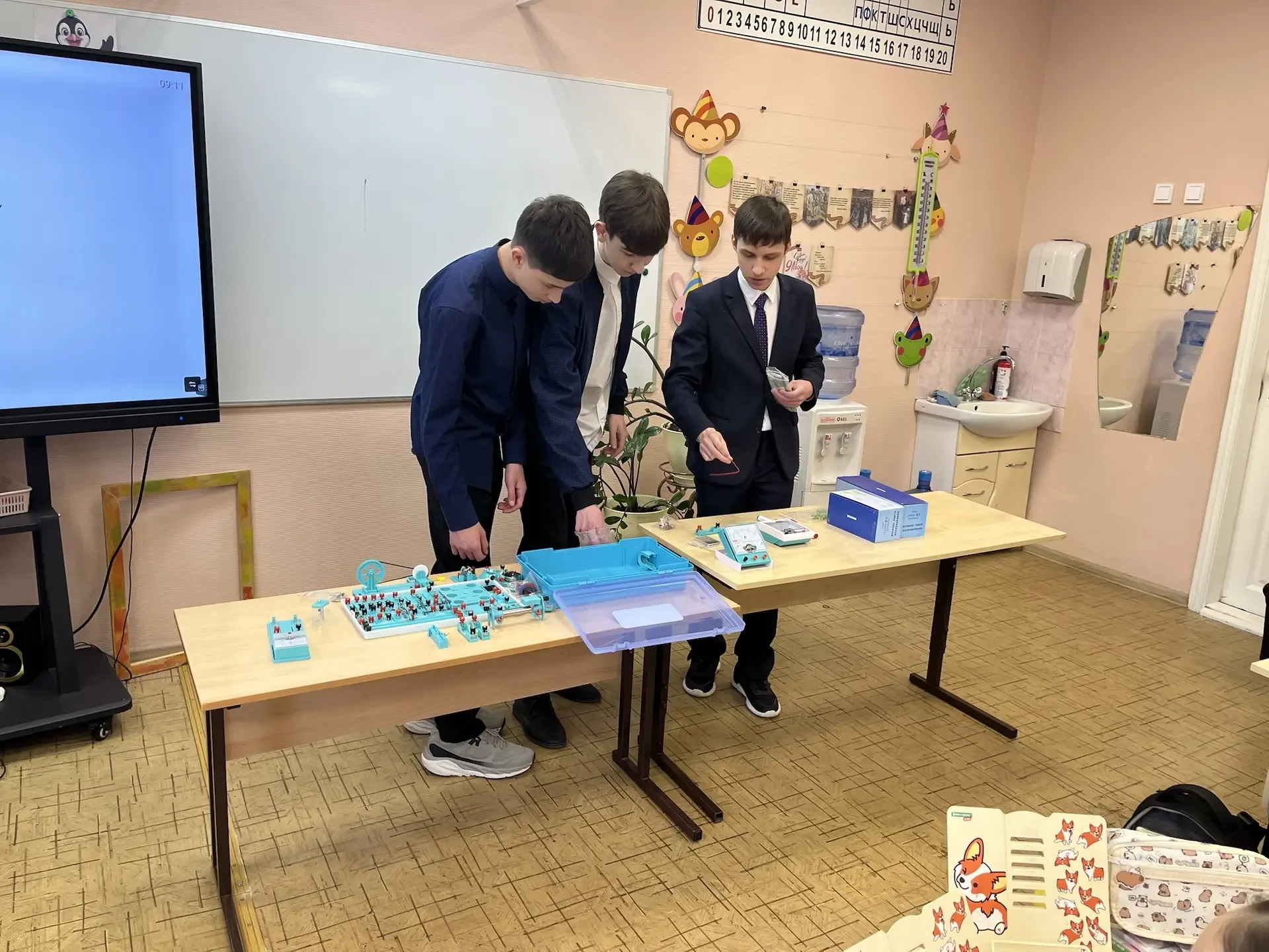 Вести с урока 📚  Необычные уроки окружающего мира прошли в 3 «А» и 3 «Б» классах. Их провели ученики