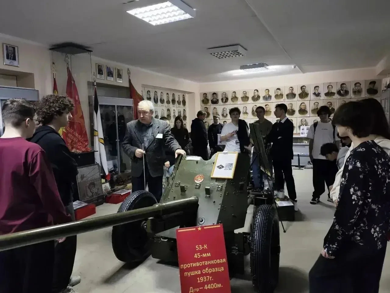 Ученики 10а класса посетили Саратовское высшее военное артиллерийское командное училище (ВАКУ). Это 