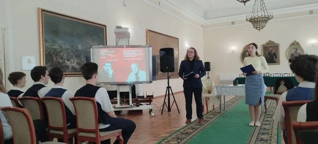 Память, которая объединяет ❤️  15 мая лицеисты 9«Б» и 10«М» классов посетили Литературный музей имен